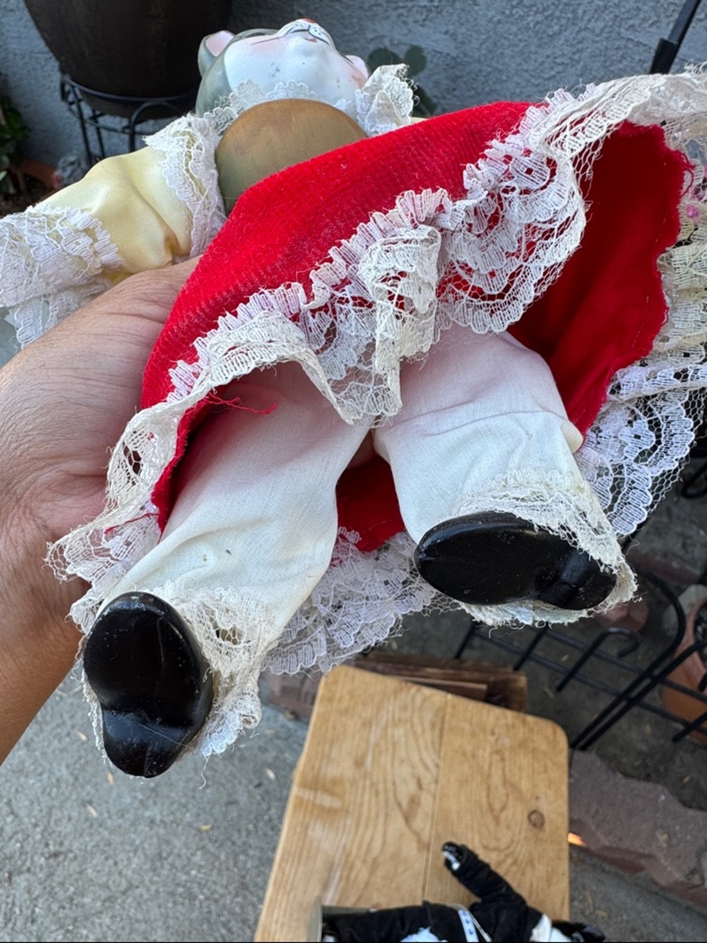 Vintage Cat Couple Porcelain Dolls - Black & Red Attire - Picture 7 of 9